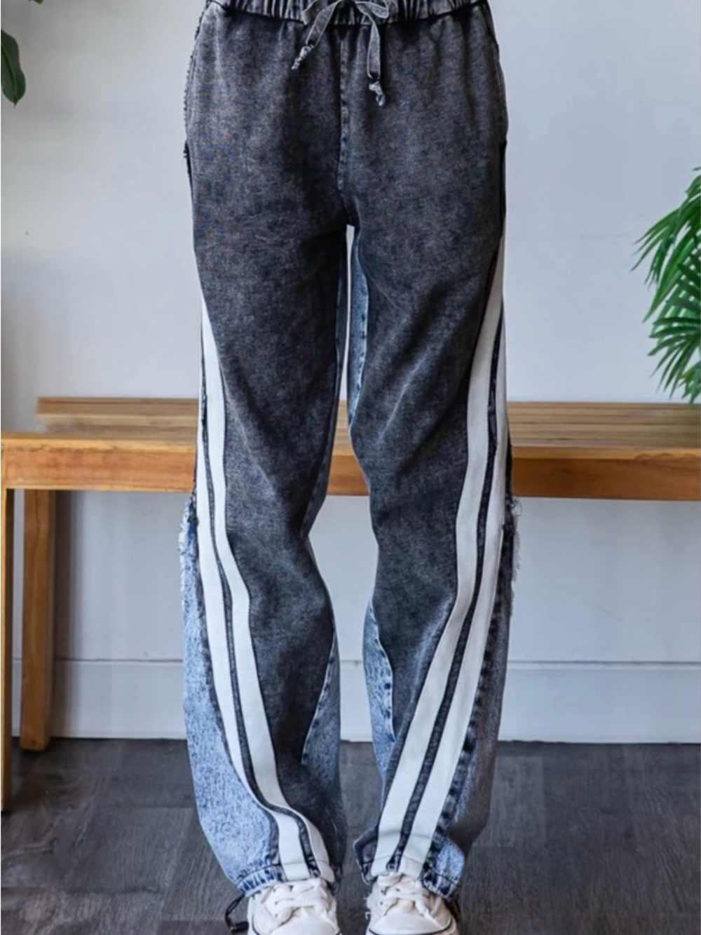 Oli & Hali Women’s Black Acid-Wash Stripe Jogger Jeans Size S - Picture 2 of 10